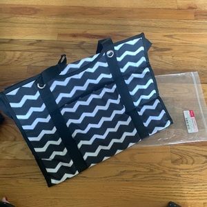 THIRTY-ONE CHEVRON LARGE ZIP-TOP ORGANIZING UTILITY TOTE (ZOUT) NEW IN PACKAGE